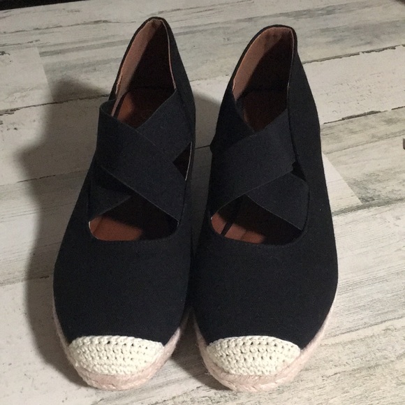 Black with white crochet toe raffia type wedge slip-on woman’s shoe size 7.5 - Picture 1 of 5